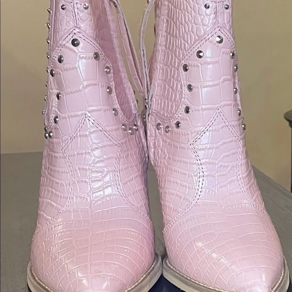 Women’s shoes